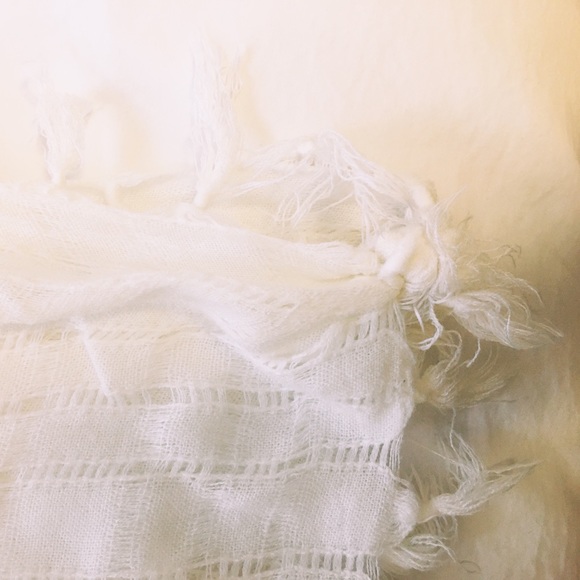 Forever 21 Blanket Scarf - Picture 2 of 3